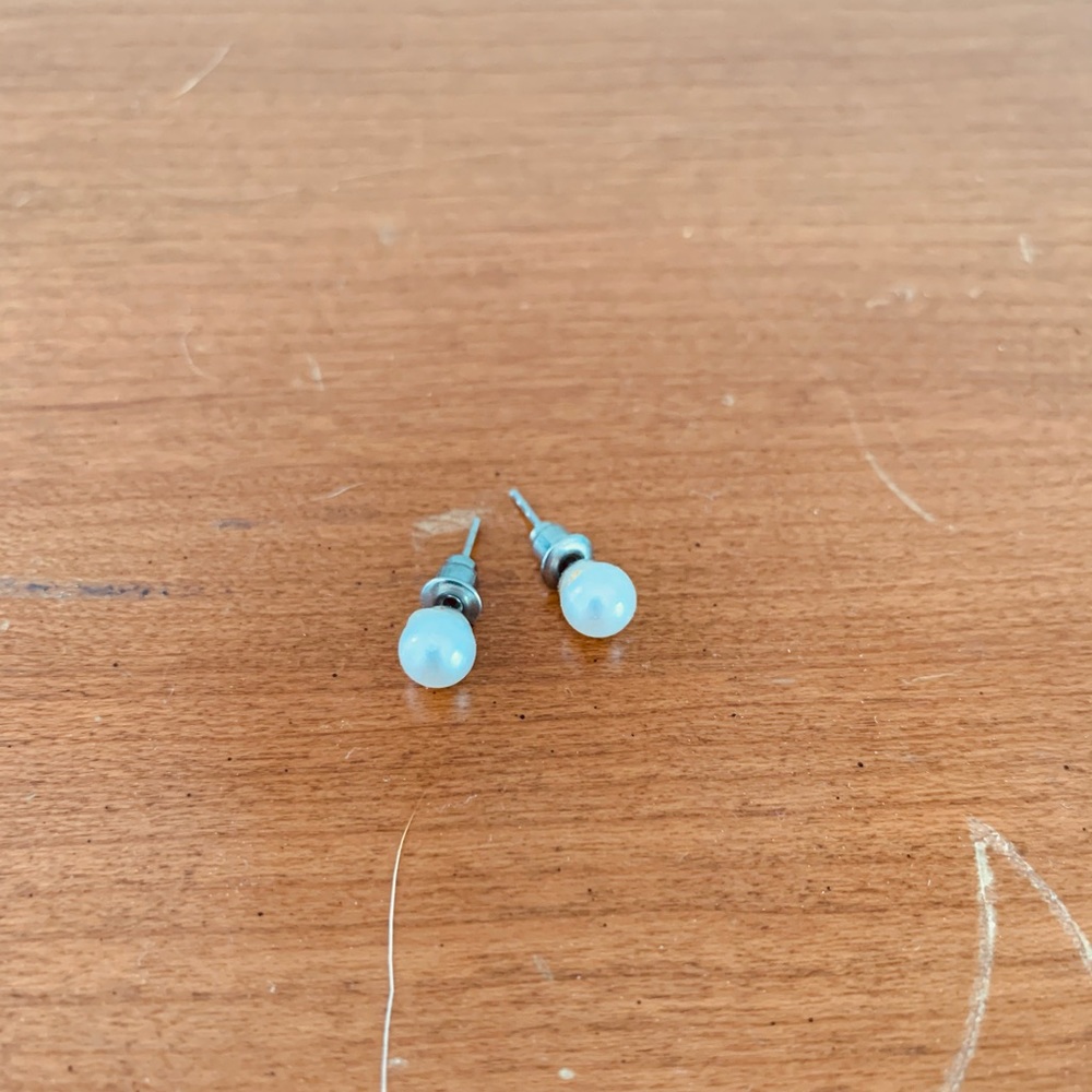 Set of two faux pearl stud earrings white